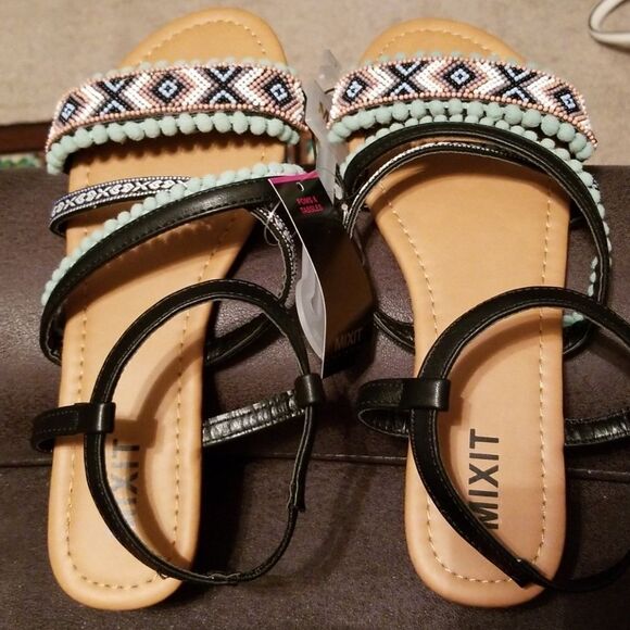 🦋3/$15💰Sandals  - Picture 1 of 3